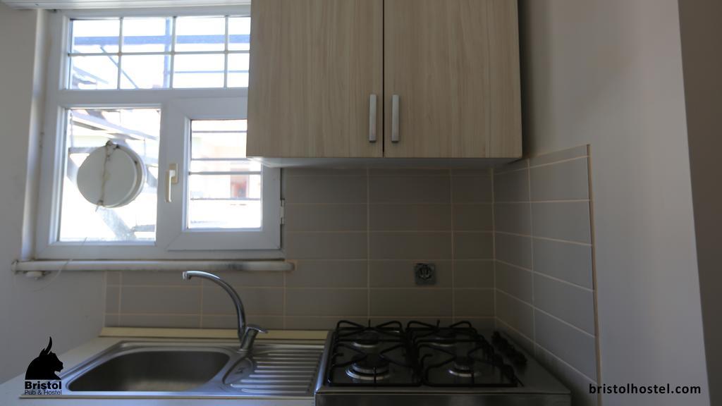 Bristol Hostel Istanbul Bagian luar foto