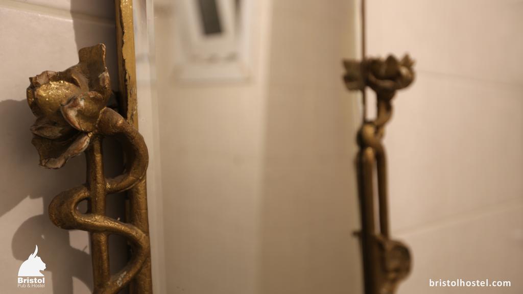 Bristol Hostel Istanbul Bagian luar foto